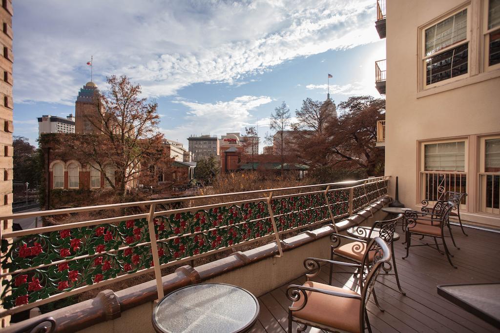 Club Wyndham Riverside Suites Сан-Антонио Экстерьер фото